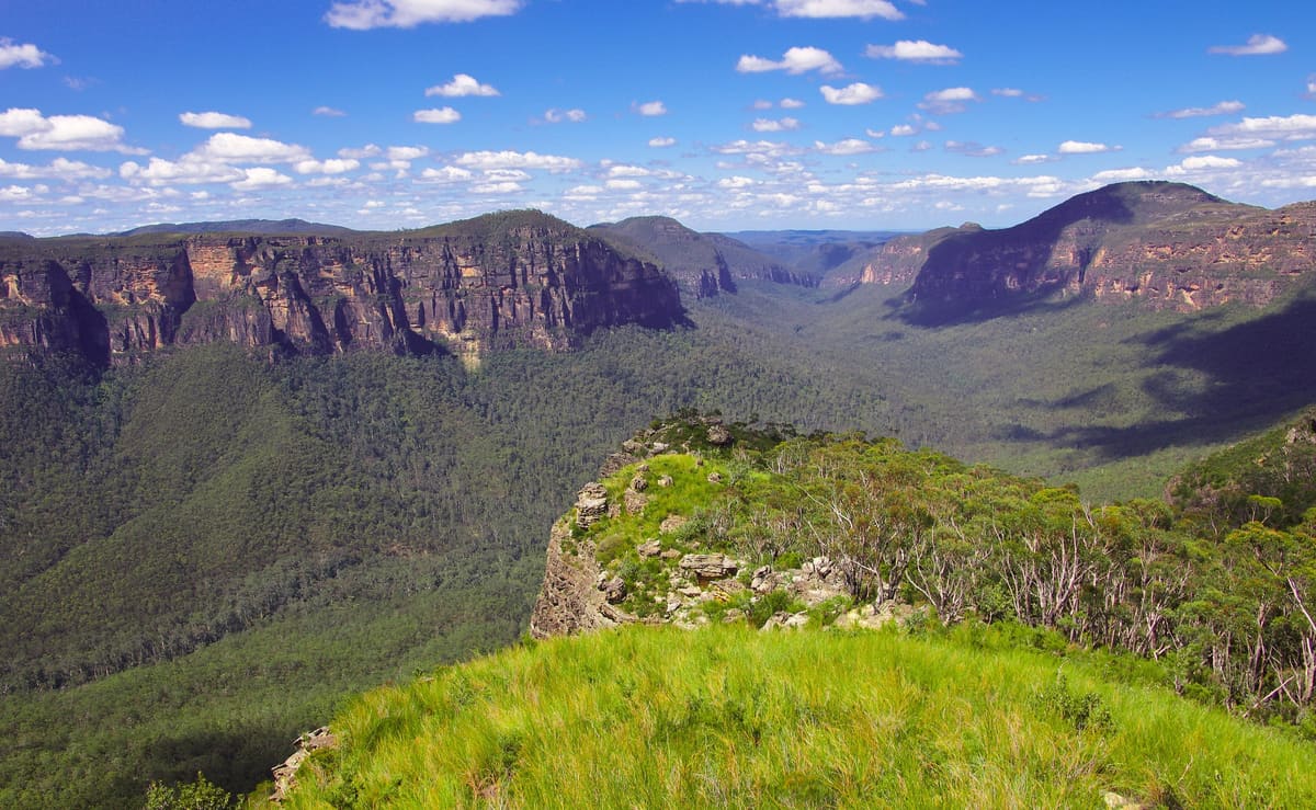 The Grose Valley and its sandstone cliffs, Blue Mountains National Park, New South Wales
